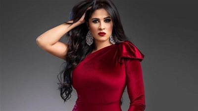 تكيس المبايض وخطأ طبي.. تفاصيل الأزمة الصحية لـ ياسمين عبد العزيز| صور