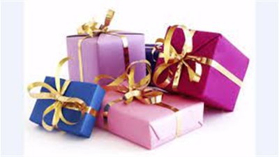 حكاية آخر هدية قدمتها لزوجها.. وخبيرة: لها إتيكيت خاص