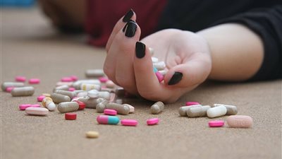 استشاري نفسي يكشف أسباب بحث الأطفال عن طرق الانتحار