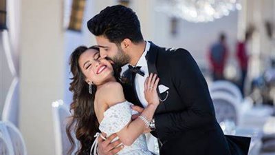 كارمن سليمان وزوجها يتحديان الإغلاق بالغناء والرقص| فيديو