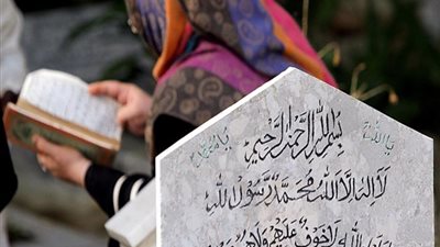 ما حكم استقبال الأرملة للزائرين؟.. الإفتاء تُجيب | فيديو