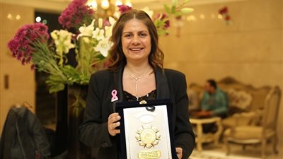 احتفالية بمهرجان المرأة العربية لتكريم مؤسسة مستشفى «بهية» لعلاج السرطان| صور