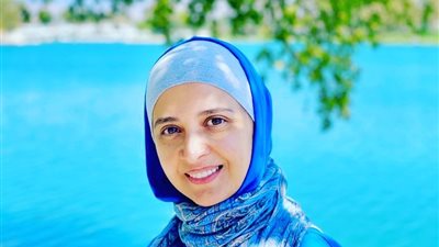 حنان ترك تُفاجئ الجمهور بإطلالة على البحر| صور