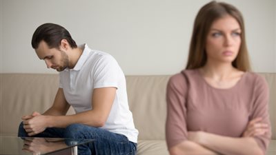 «بيزعق ومش عارفة اتفاهم معاه».. نصائح ذهبية للتعامل مع الزوج العصبي