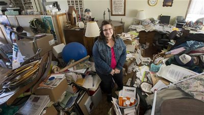 «إدمان الكراكيب».. الاكتناز القهري مرض نفسي خطير يُصيب البنات