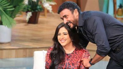 «خفنا من الطلاق».. ياسمين عبد العزيز وأحمد العوضي يكشفان كواليس اللي مالوش كبير | فيديو