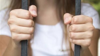 «عملت معاه واجب».. اعترافات المتهمة بإدخال مخدرات لمحبوس في قسم شبرا