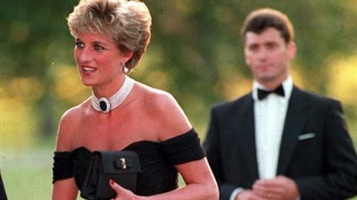 بعد حلاقة شعر شيرين عبد الوهاب.. أغرب طرق انتقام المشاهير بسبب الانفصال| صور