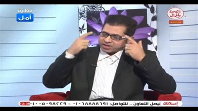 «اعتمادي وفاشل».. نتائج انشغال الوالدين عن طفلهما