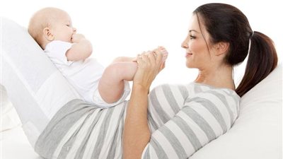 أخصائية نفسية تكشف عن السن المناسب للبدء في تربية أطفالنا| فيديو