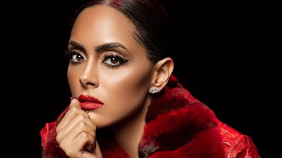 «بتقلدها».. أضوى الفهد تحلق رأسها مثل شيرين عبد الوهاب| صور