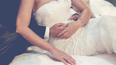 «ليلة الدخلة».. أربع نصائح لتجنب آلام العلاقة الزوجية الأولى