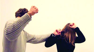 استشاري: 50% من العنف الزوجي سببه ضغوطات الحياة ومشاكل خارجية