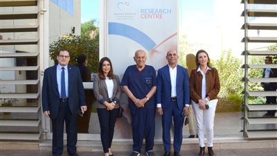 رئيس بنك القاهرة يزور مركز أسوان للقلب ويلتقي مجدي يعقوب| صور