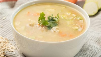 اصنعي بنفسك شوربة الشوفان بالدجاج والحليب 