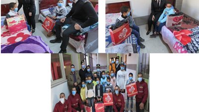 الداخلية توزع مساعدات عينية على المرضى| صور