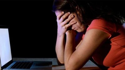 «الندل»..اكتشفت حقيقته وطردته .. فهددها بصورعارية