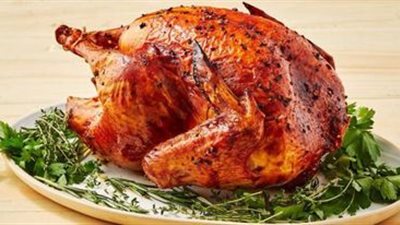 «الديك الرومي».. من وجبة ملكية إلى ثروة فلاح و«كرنفال» الكريسماس