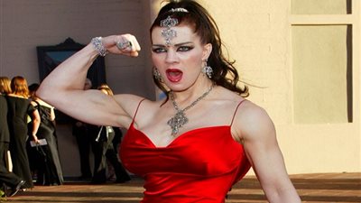 معجزة العالم التاسعة.. من المصارعة وكمال الأجسام إلى الإباحية