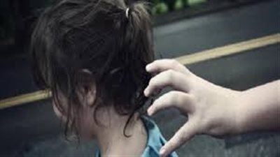 زوجان يختطفان طفلة ويقتلاها ويدفعاها أعلى السطح