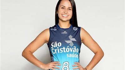 لاعبة برازيلية لإنقاذ طائرة الصفاقسي قبل نهاية الموسم