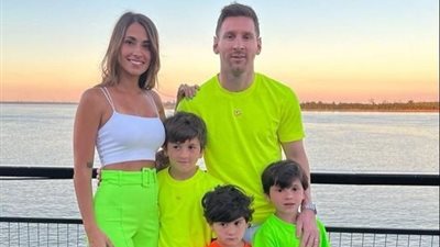 بعد غياب.. زوجة ميسي تشاركه احتفالات الكريسماس في الأرجنتين| فيديو وصور