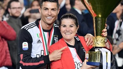 كريستيانو رونالدو يُهنئ والدته بعيد ميلادها: «محاربة علمتني ألا أستسلم»