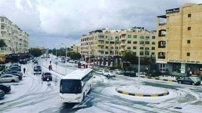 طقس الغردقة اليوم.. الثلوج تكسو الشوارع وتعطيل الدراسة لسوء الأحوال الجوية| صور