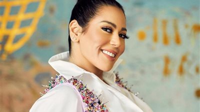 قتلها مَن يدعون الفضيلة.. لقاء الخميسي معلقة على انتحار بسنت خالد