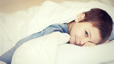 أم لأول مرة.. كيف تساعدين طفلك على النوم مبكرًا؟ 