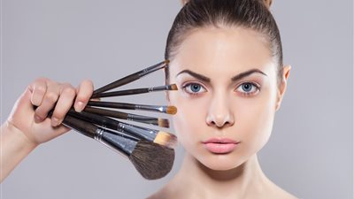 خطوات بسيطة ومضمونة تساعدك على تثبيت المكياج لفترة طويلة 