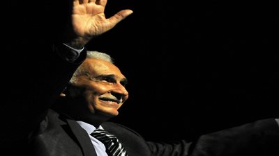 بعد نقله للمستشفى بسبب كورونا.. دعوات الشفاء تنهال على الفنان عبد الرحمن أبو زهرة