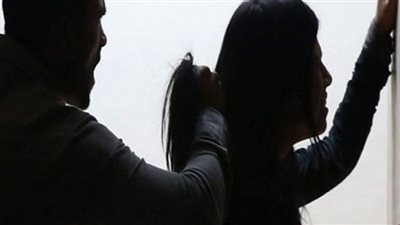 دموع زوجة أمام المحكمة: رماني مع أطفالي في عز البرد