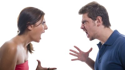 «لو انتي نرجسية».. كيف تحمي بيتك وزوجك من الخلافات؟