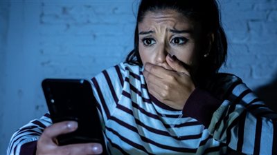 «بلاش صور».. روشتة للفتيات والسيدات للحماية من الابتزاز الإلكتروني