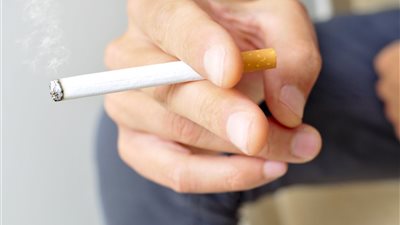 رغم أضرار التدخين.. لماذا يلجأ البعض إلى السيجارة بعد العلاقة الحميمة