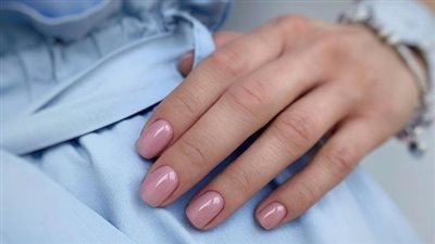 كيف تختارين لون طلاء الأظافر المناسب لبشرتك؟ 