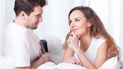 «تحت البطانية».. فوائد ممارسة العلاقة الحميمة في الشتاء 