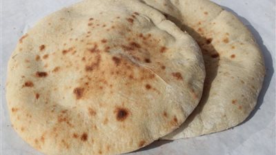 «زي الفرن».. طريقة عمل الخبز في المنزل بأقل تكلفة