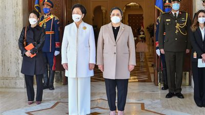 السيدة انتصار السيسي تناقش دعم الشباب وتمكين المرأة مع قرينة رئيس كوريا الجنوبية