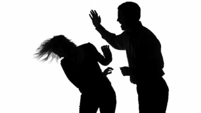 «خناقة على الميراث».. الأمن يكشف سبب استغاثة سيدة من تعدي أشقائها عليها