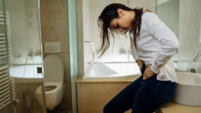 الهبات الساخنة وزيادة الوزن.. 7 أعراض تُشير لنقص هرمون الأنوثة لديكِ