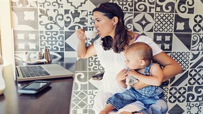 «اشتري راحتك».. 7 نصائح للأمهات العاملات لحياة هادئة