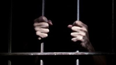 أحرقت زوجها الكفيف بمادة كاوية.. والمحكمة تعاقبها بـ7 سنوات