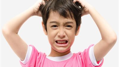ابتعدي عن منتجات الشعر.. طرق التخلص من القشرة عند الأطفال