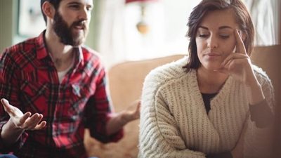 صححي الأوضاع.. طرق التعامل مع الزوج دائم الانتقاد 