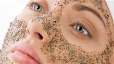 أبرزها فيتامين سي والصبار.. علاج جذري للبثور السوداء والتصبغات في بشرتك