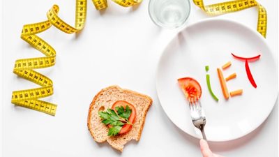 تعملي إيه لو الدايت باظ؟.. طبيب تغذية يجيب