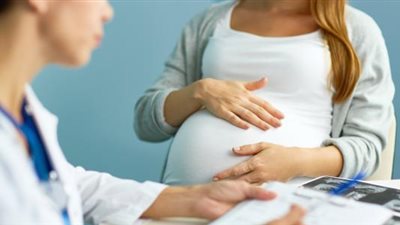 محاصرة الزوج  بين قرار الطبيب ورغبة الزوجة في الولادة القيصرية