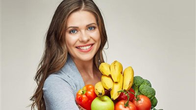 5 أكلات طبيعية لإطالة الشعر بدون الذهاب إلى مراكز التجميل